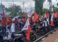 Ini Cara Pekerja di Sumbar Peringati Hari Buruh Internasional 5 Unjuk rasa peringatan Hari Buruh Internasional (May Day) di Kota Padang, Sumatera Barat (Sumbar), Senin (1/5/2023) siang. (Foto: Dok. Radarsumbar.com)