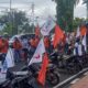 Unjuk rasa peringatan Hari Buruh Internasional (May Day) di Kota Padang, Sumatera Barat (Sumbar), Senin (1/5/2023) siang. (Foto: Dok. Radarsumbar.com)