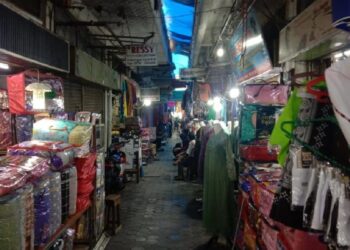 Kondisi terkini di Pasar Raya Padang Fase 3. Para pedagang terlihat menunggu pembeli yang datang. (Foto: Dok. Radarsumbar.com)