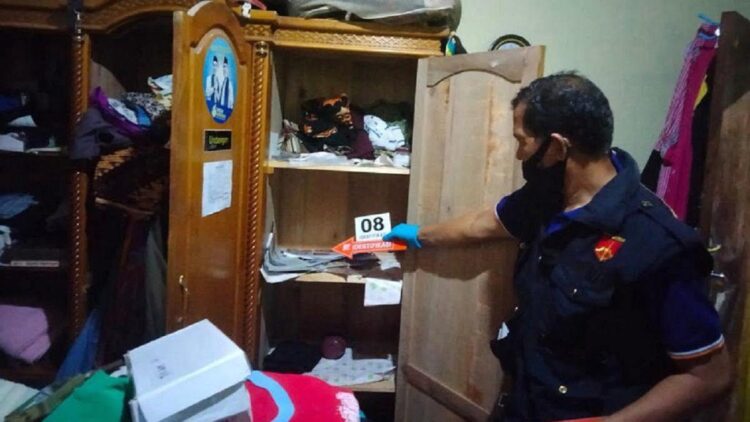 Rumah Ditinggal Disatroni Maling di Agam, Uang Rp109 Juta Raib 1 Olah TKP aksi maling di Agam oleh Polsek Tilatang Kamang. (Dok. Istimewa)
