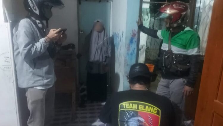 Pelaku pembakaran sejumlah motor di parkiran SDQu Ar-Risalah ditangkap pada Selasa (30/5/2023) malam. (Foto: Dok. Istimewa)