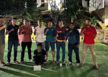 Pelaku pencurian onderdil alat berat yang juga residivis ditangkap di kediamannya. (Foto: Dok. Polres Payakumbuh)