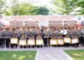 Kapolda Sumbar Serahkan Piagam Penghargaan kepada 8 Polres 5 Penyerahan penghargaan untuk 8 Polres di jajaran Polda Sumbar. (Dok. Bidhumas)