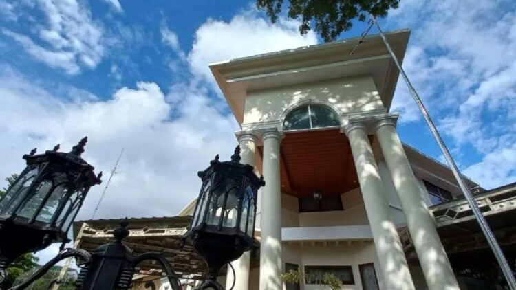 Penampakan rumah dinas Ketua DPRD Kota Bukittinggi, Sumatera Barat yang telah direnovasi dengan anggaran Rp 1,3 miliar (Antara/Alfatah)