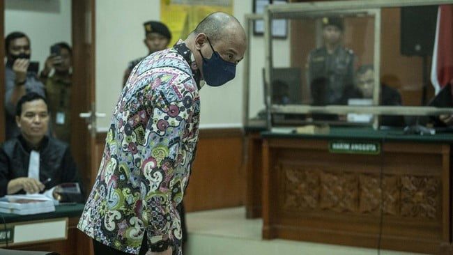 Mantan Kapolda Sumbar Teddy Minahasa Divonis Seumur Hidup Kasus Tukar Sabu 1 Teddy Minahasa jalani sidang putusan kasus peredarana narkoba, hari ini. (ANTARA FOTO/Aprillio Akbar)