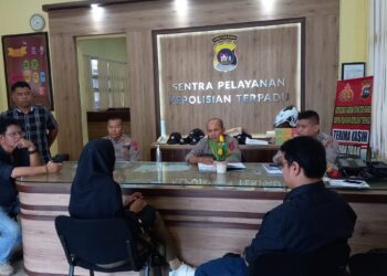 Wartawan yang menjadi korban pengusiran saat pelantikan Wawako Padang melapor ke Polda Sumbar. (Dok. Radarsumbar.com)