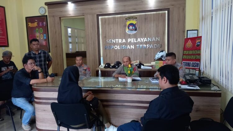 Oknum Pemprov Dilaporkan ke Polda Sumbar, Buntut Larangan Liput Pelantikan Wawako Padang 1 Wartawan yang menjadi korban pengusiran saat pelantikan Wawako Padang melapor ke Polda Sumbar. (Dok. Radarsumbar.com)