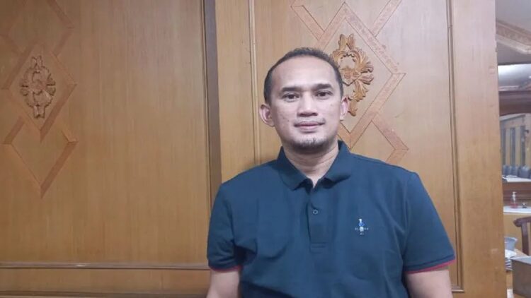 Diancam usai Bongkar Dugaan Korupsi di RSAM Bukitinggi, Dokter Deddy Herman Surati Presiden 1 Dokter Deddy Herman, dokter spesialis paru yang menjabat Wakil Satgas COVID-19 Kota Bukittinggi Sumatera Barat dan pernah ditugaskan hingga ke Wisma Atlet Jakarta saat pandemi. (Antara/Al Fatah)