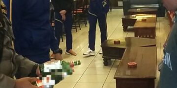 Satpol PP Sita Puluhan Botol Miras dari Tempat Biliar di Padang 8 Satpol PP Sita Puluhan Botol Miras dari Tempat Biliar di Padang