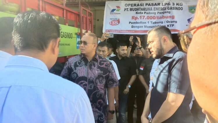 LPG 3 Kilogram Langka di Sumbar, Andre Rosiade: PR Pertamina dan Pemerintah Daerah 1 Anggota DPR RI dari Fraksi Partai Gerindra, Andre Rosiade. (Foto: Dok. Radarsumbar.com)
