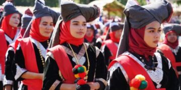 Pawai 1.000 Baju Milik Disebut Festival Budaya Termahal di Tanahdatar