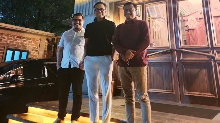 Benni Okva Ajak Raffi Ahmad dan Dony Oskaria Bangun Limapuluh Kota 1 Benny Okva Della bersama Dony Oskaria dan Plt Bupati 50 Kota Rizky Kurniawan. (dok. istimewa)