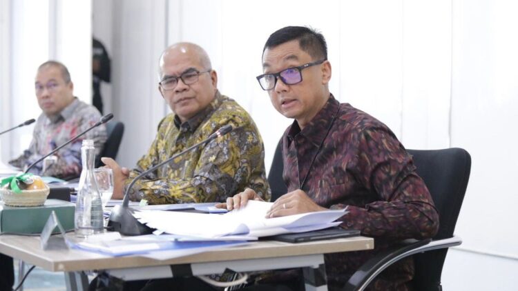 Direktur Utama PLN, Darmawan Prasodjo (kanan) dan Komisaris Utama PLN, Amien Sunaryadi (kiri) saat menghadirI RUPS PLN, Rabu (7/6/2023). (Dok. istimewa)