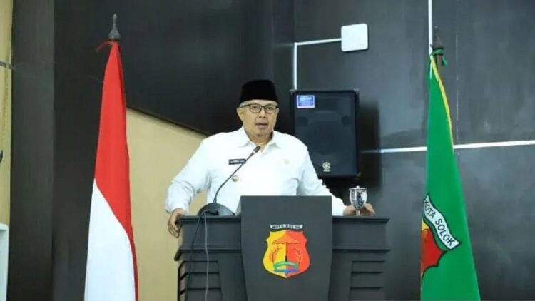 Jumlah KPM PKH di Kota Solok Meningkat jadi 1.956 KK 1 Wali Kota Solok Zul Elfian Umar saat memberikan sambutan dalam rapat peripurna DPRD Kota Solok, Sumbar (ANTARA/HO-Prokomp Solok)