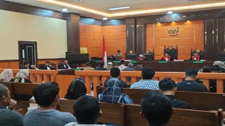 Sidang pembacaan tuntutan perkara tindak pidana korupsi pembangunan RSUD tahun anggaran 2018-2020 terhadap tujuh terdakwa di Pengadilan Negeri Tipikor Padang, Senin (5/6). (Antara/HO-Kejari Pasbar)