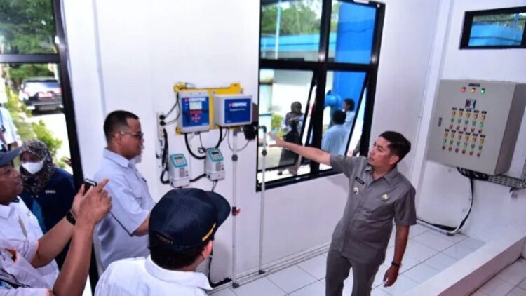 75 Persen Kendala Air Bersih di Sawahlunto Teratasi usai Optimalisasi SPAM 1 Wali Kota Sawahlunto Deri Asta meninjau hasil pekerjaan optimalisasi SPAM Kota Sawahlunto, diketahui hadirnya SPAM itu menjawab 75 persen masalah air bersih di kota itu. (Antarasumbar/Yudha Ahada)