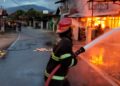 7 Bangunan di Padang Hangus Terbakar Jelang Maghrib, Enam KK Terdampak 7 7 Bangunan di Padang Hangus Terbakar Jelang Maghrib, Enam KK Terdampak