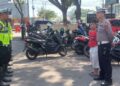 Iki Ketua Pemuda "Pimpin" Apel Satlantas Polresta Padang, Ini Arahannya 6 Iki Ketua Pemuda "memimpin" apel jajaran Satlantas Polresta Padang pada Rabu (21/6/2023) siang. (Foto: Dok. Istimewa)