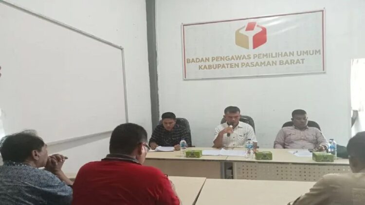Antisipasi Politik Uang di Pemilu 2024, Bawaslu Pasbar Lakukan Tiga Strategi Ini 1 Badan Pengawas Pemilu (Bawaslu) Pasaman Barat menjalankan tiga strategi antisipasi politik uang dalam pemilu. (Foto: ANTARA)