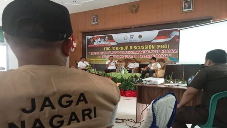 Kejaksaan Negeri Pasaman Barat mengadakan Focus Group Discussion (FGD) tentang upaya penyelamatan aset negara yang diikuti oleh wali nagari (kepala desa), camat, kepala OPD, kantor pertanahan serta pencanangan Jaksa Jaga Nagari (Jaga Nagari) di Simpang Empat, Kamis. (Antara/Altas Maulana).