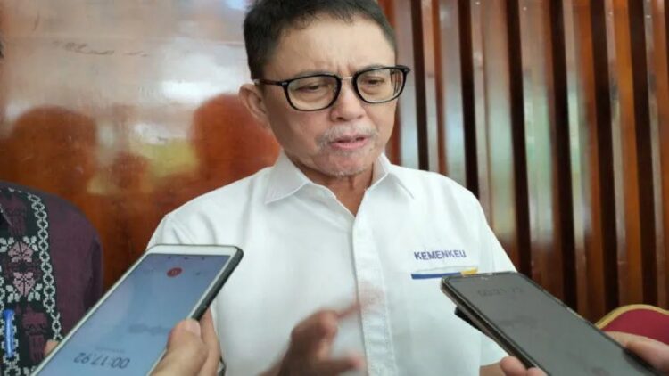 Direktur Dana Transfer Umum Direktorat Jenderal Perimbangan Keuangan Kementerian Keuangan Adriyanto saat diwawancarai awak media massa di Padang, Senin, (26/6). ANTARA/Muhammad Zulfikar.