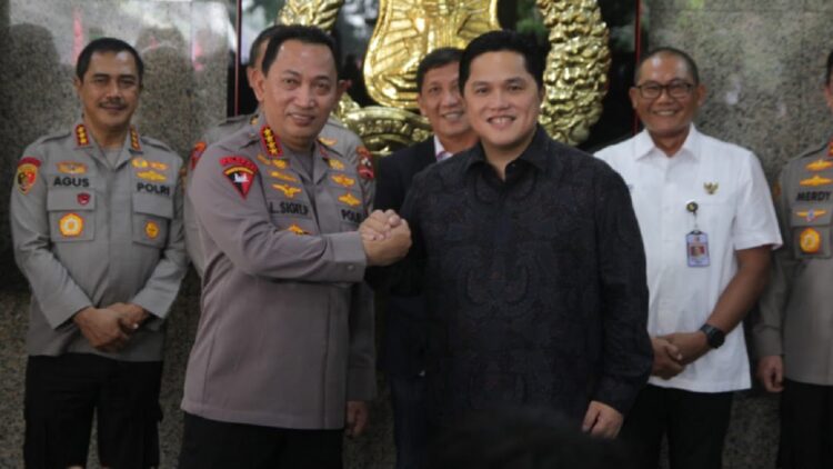 Kapolri dan Ketum PSSI Siap Berantas Mafia Bola 1 Kapolri Jenderal Listyo Sigit Prabowo dan Ketum PSSI Erick Thohir usai kesepakatan memberantas mafia bola. (dok. PSSI)