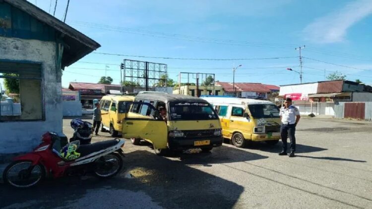 Sejumlah angkutan terlihat terparkir di Terminal Tipe C Kampung Pondok, Kota Pariaman. Antara/HO-Dinas Perhubungan Kota Pariaman
