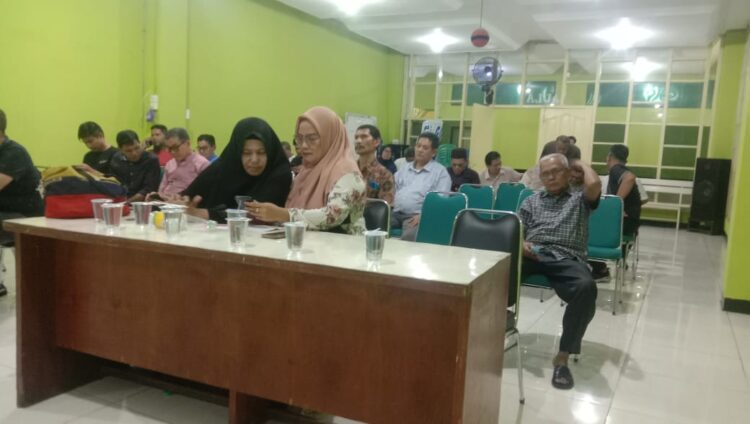 Sejumlah pedagang toko Pasar Raya berkumpul pada Jumat (2/6/2023) siang. (Foto: Dok. Istimewa)