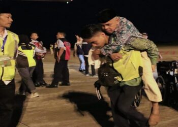 393 Calon Jemaah Haji Kloter 1 Embarkasi Padang Bertolak ke Madinah