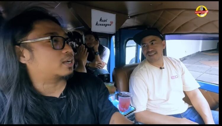 Praz Teguh dan Pandji Pragiwaksono saat berbincang di podcast Tuah Kreasi. (Foto: Tangkapan Layar)