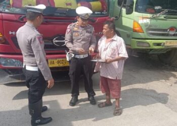 Patroli di Sitinjau Lauik, Satlantas Polresta Padang Amankan Tiga Truk ODOL 5 Patroli di Sitinjau Lauik, Satlantas Polresta Padang Amankan Tiga Truk ODOL