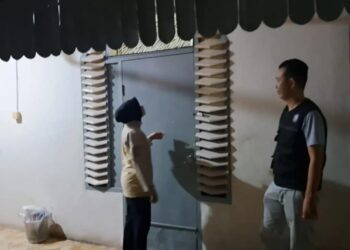 Satpol PP Gerebek Pasangan Ilegal di Dua Kos-kosan di Padang 3 Satpol PP Gerebek Pasangan Ilegal di Dua Kos-kosan di Padang