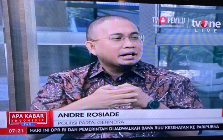Jokowi Bangun “Panggung” untuk Prabowo? Andre Rosiade: Alhamdulillah 1 Anggota Dewan Pembina Partai Gerindra Andre Rosiade tampil di acara Apa Kabar Indonesia (AKI) Pagi, Selasa (20/6/2023). (Foto: Tangkapan Layar TVOne)
