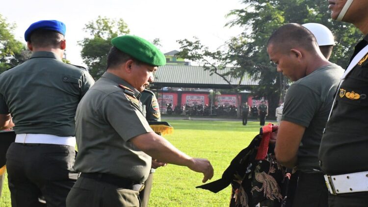 Upacara Pemberhentian Dengan Tidak Hormat (PDTH) oknum TNI yang terbukti melakukan pelanggaran hukum dan aturan organisasi. (Foto: Dok. Pendam I BB)
