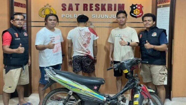 Kabur usai Curi Motor di Sijunjung, Residivis Ini Berakhir Ditangkap Polisi 1 Polisi menangkap residivis karena terlibat kasus pencurian di Sijunjung. (Foto: Dok. Istimewa)