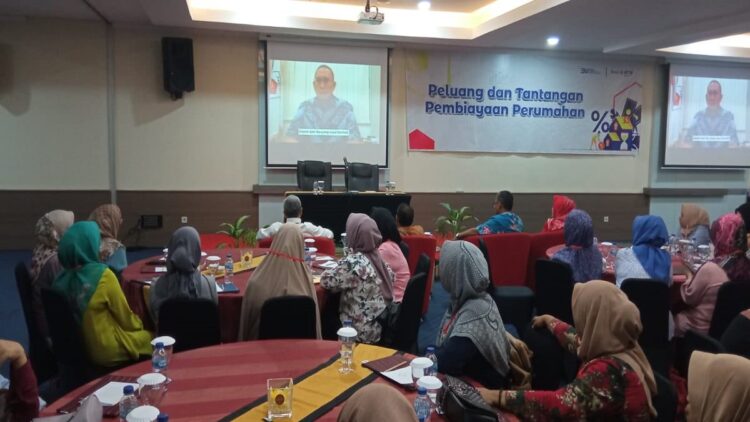 Dukung Program Sejuta Rumah, Andre Rosiade: Relaksasi POJK 48 Sektor Perumahan Harus Diperpanjang 1 Anggota Komisi VI DPR RI asal Sumbar Andre Rosiade membuka acara seminar sosialisasi BUMN di Hotel Truntum Padang, Senin (26/6/2023). (Foto: Adiyansyah Lubis/radarsumbar.com)