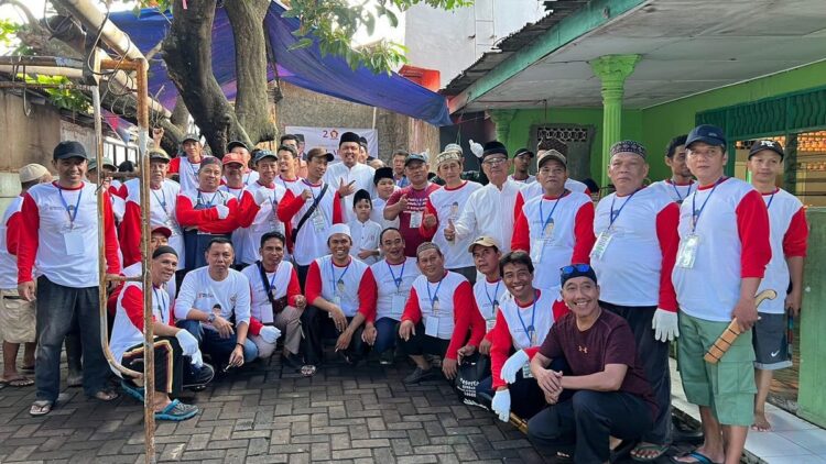 Pertemuan RW 01 Kelurahan Cipinang Besar Utara beserta seluruh Ketua RT se RW 01 ini saat momen Lebaran Iduladha dimanfaatkan Bang Levi untuk menyerap aspirasi warga. (Foto: Dok. Istimewa)