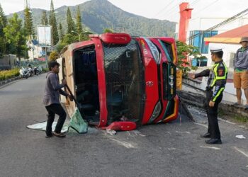 Bus Sipirok Nauli kecelakaan di Bukit Surungan pada Sabtu (17/6/2023) pagi. (Foto: Dok. Polres Padang Panjang)