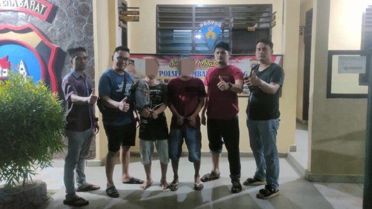 Curi Puluhan Kotak Keramik di Pesantren, Dua Lelaki Diringkus Polisi di Pasbar 1 Dua pelaku pencurian puluhan kotak keramik di pesantren daerah Pasbar. (dok. istimewa)