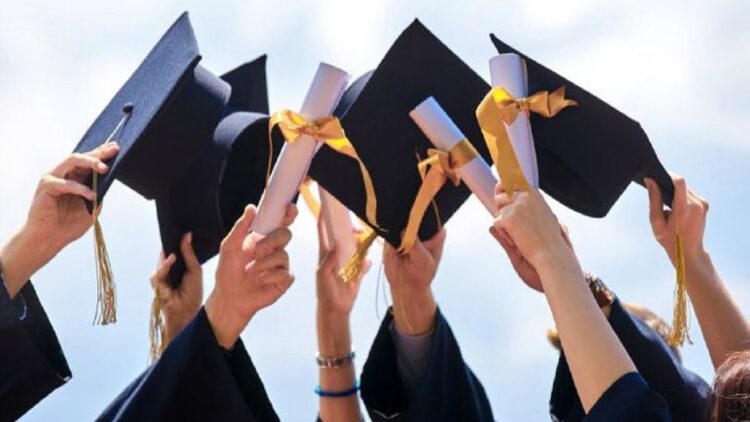 Pemerintah Terbitkan Edaran tentang Wisuda TK hingga SMA 1 ilustrasi wisuda. (dok. istimewa)