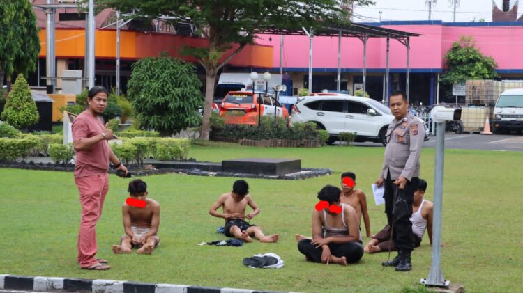 Lima Pelajar Diamankan Tim Klewang saat Tawuran di Padang 1 pelaku tawuran diamankan polresta padang
