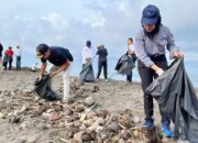 109,3 Kilogram Sampah Terkumpul dalam Program Bulan Cinta Laut di Pantai Tiram