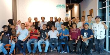 Pertemuan Leonardy Harmaini dan para seniman serta sastrawan. (dok. istimewa)