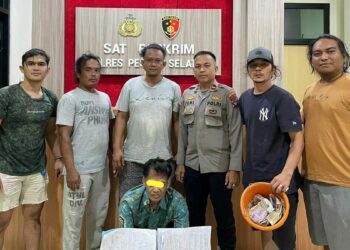 Petani di Pessel Terlibat Judi Togel Hong Kong, Ini Modusnya 9 Pelaku judi togel Hong Kong ditangkap di Lengayang. (Foto: Dok. Polres Pessel)