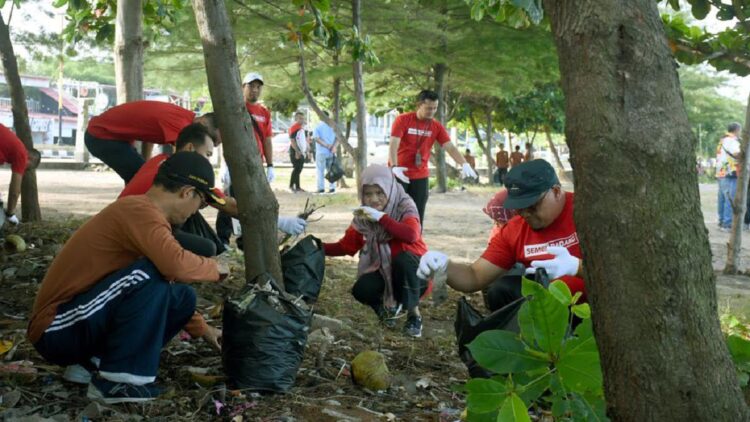 Program Nabuang Sarok Semen Padang. (dok. Humas Semen Padang)