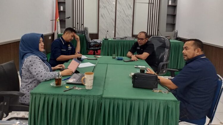 Pelayanan KIP Polres dan Kejaksaan Negeri akan Dimonev KISB 1 Rapat komisioner KI Sumbar. (dok. istimewa)