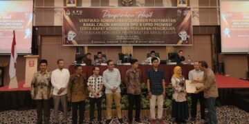 KPU Sumbar Serahkan Hasil Verifikasi Persyaratan Bacaleg 2024 8 Verifikasi dokumen bacalon legislatif diserahkan KPU Sumbar. (dok. Istimewa)
