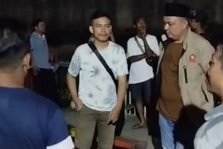 Braditi Moulevey atau yang akrab dipanggil Bang Levi, Caleg DPRD DKI Jakarta yang juga menjabat sebagai wakil ketua DPD Gerindra ini kembali hadir menyapa warga Jakarta, khususnya warga di RW. 04, Kelurahan Cipinang Besar Utara, Kecamatan Jatinegara, Jakarta Timur di kantor RW. 04.