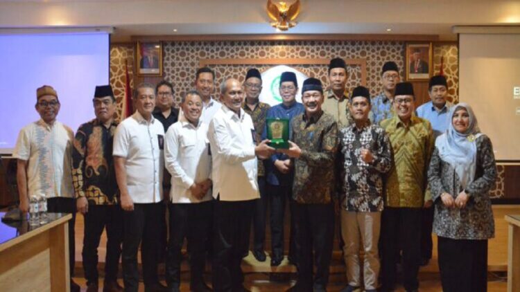 Datangi Kantor MUI, BNPT Berbagi Informasi terkait Al Zaytun 1 Pertemuan BNPT dan MUI membahas Ponpes Al Zaytun. (dok. MUI)