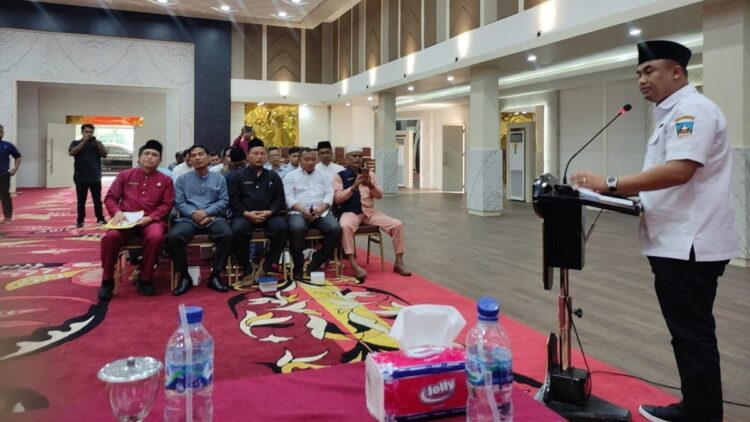 Bupati Dharmasraya Sutan Riska buka bimtek informasi publik di Dharmasraya. (dok. istimewa)